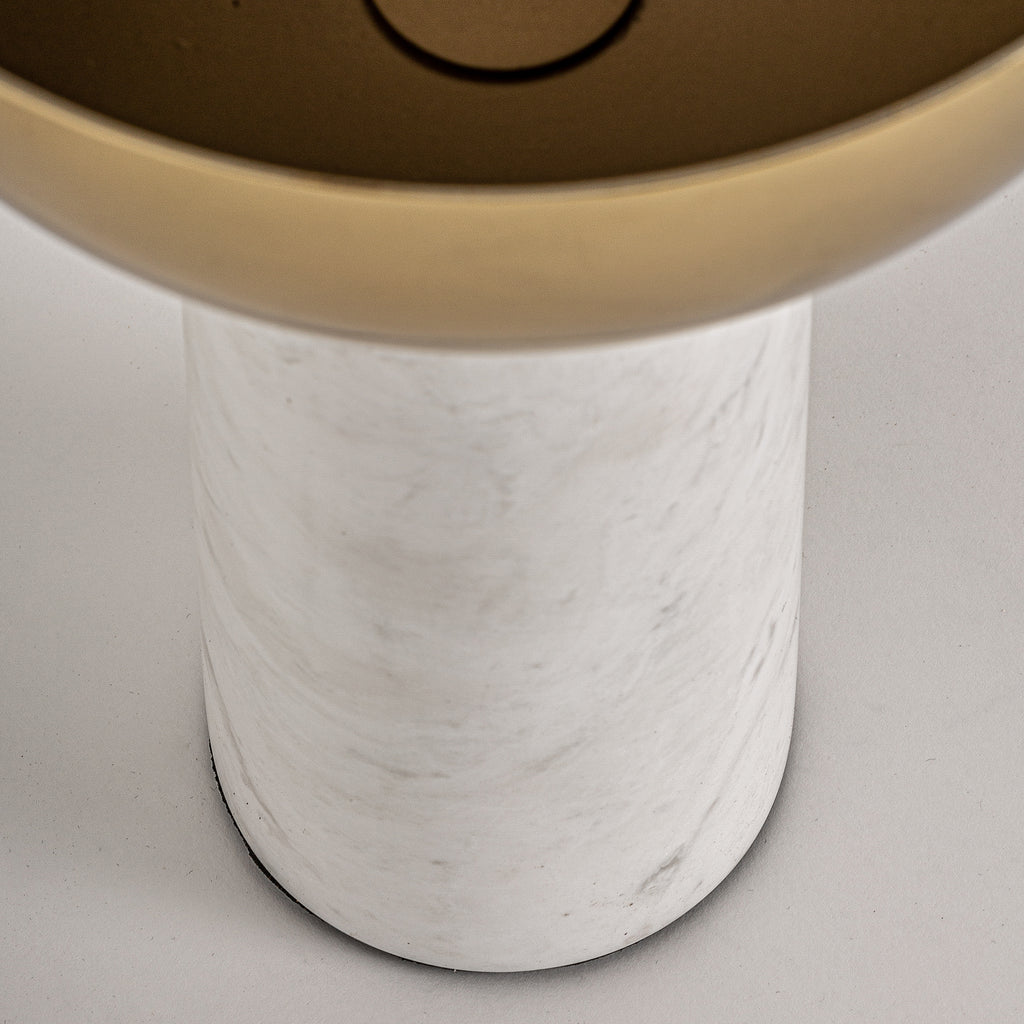 Art-Deco Vase mit weissem Marmorfuß und goldener Schale