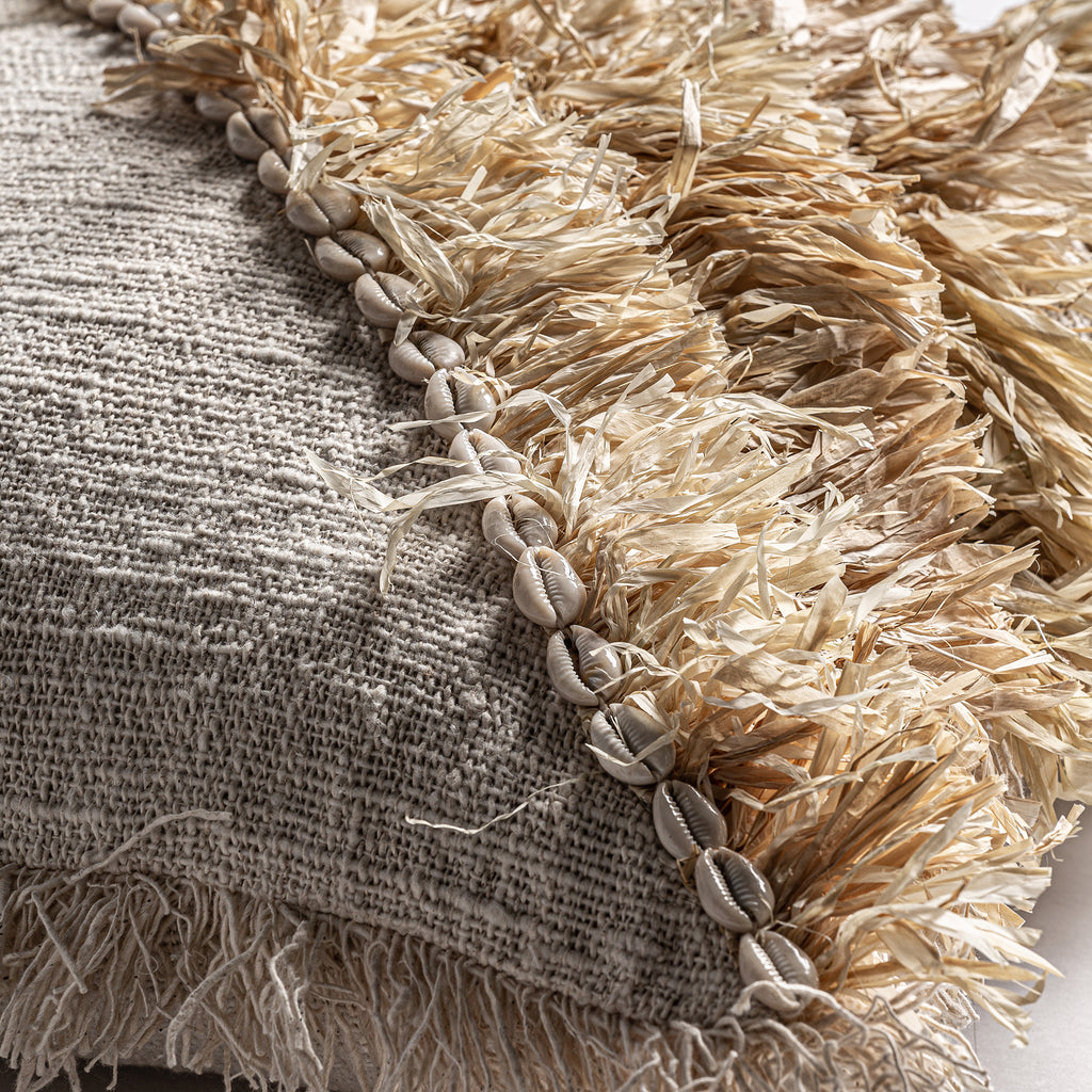 Boho Kissen mit Muscheln und Fransen