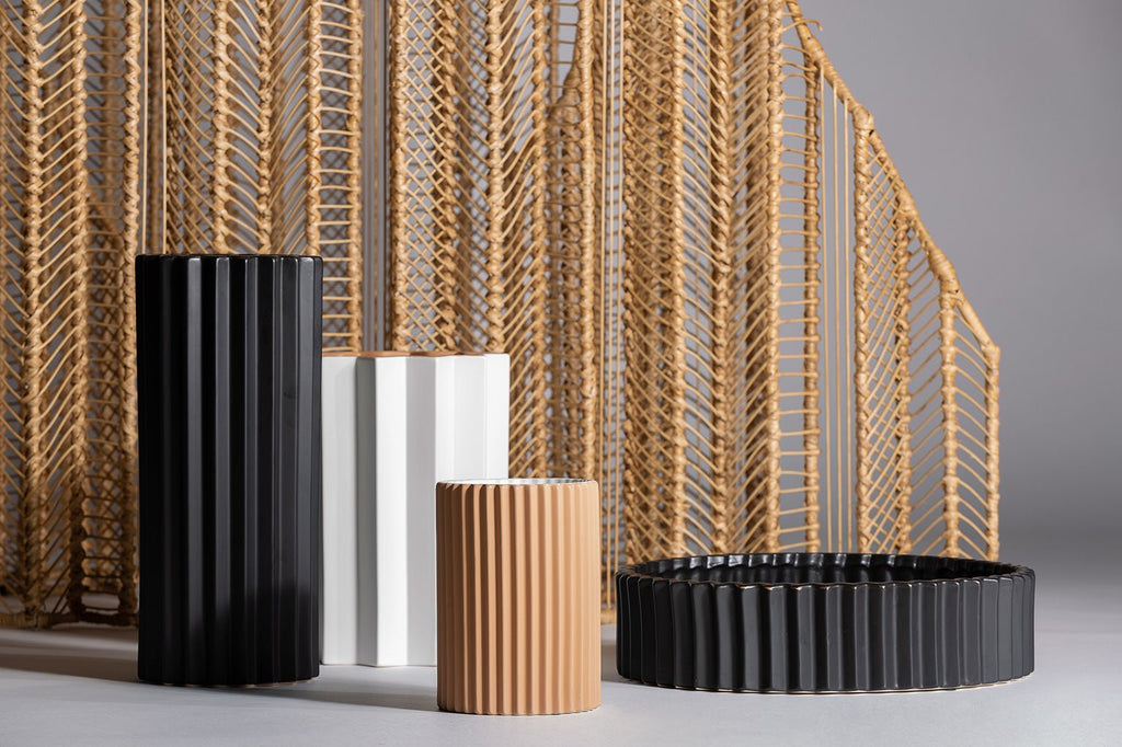 Designervase Plissee aus Keramik hergestellt in Handarbeit - Maison Oudh