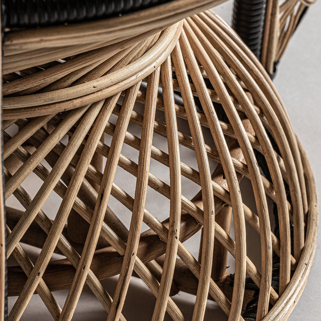 Handgefertigter Sessel aus Rattan mit Kissen - Maison Oudh