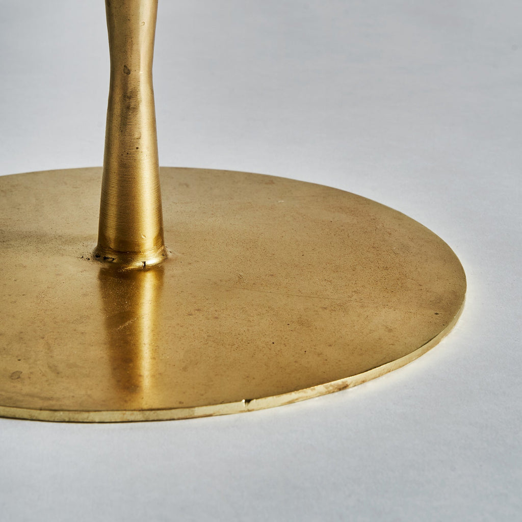 Runder Beistelltisch in Gold mit einer Glasplatte - Maison Oudh