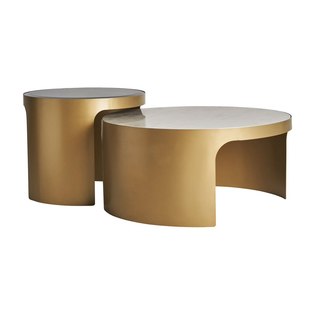 Runder Couchtisch in Gold kombiniert mit einer Tischplatte aus dunklem Kristallglas - Maison Oudh