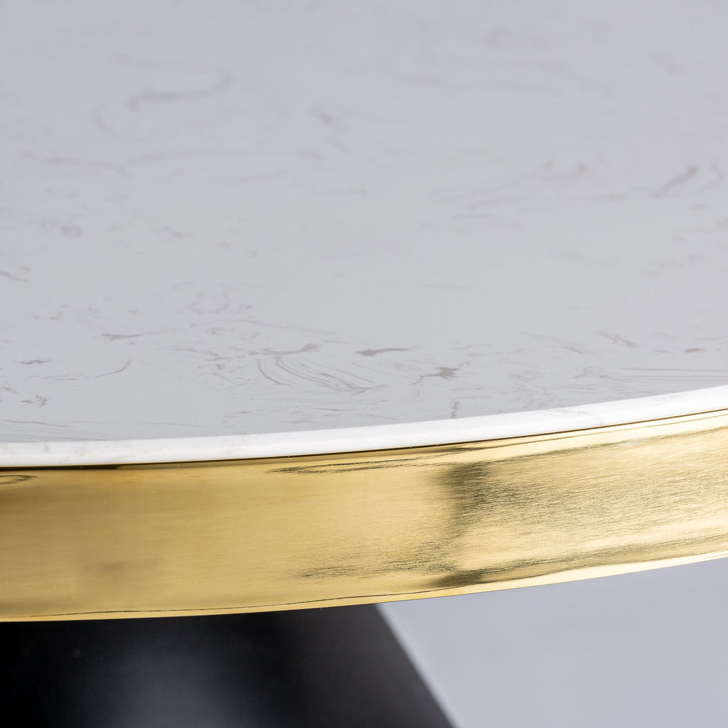 Runder Couchtisch Schwarz kombiniert mit einer weissen Tischplatte in Marmoroptik - Maison Oudh