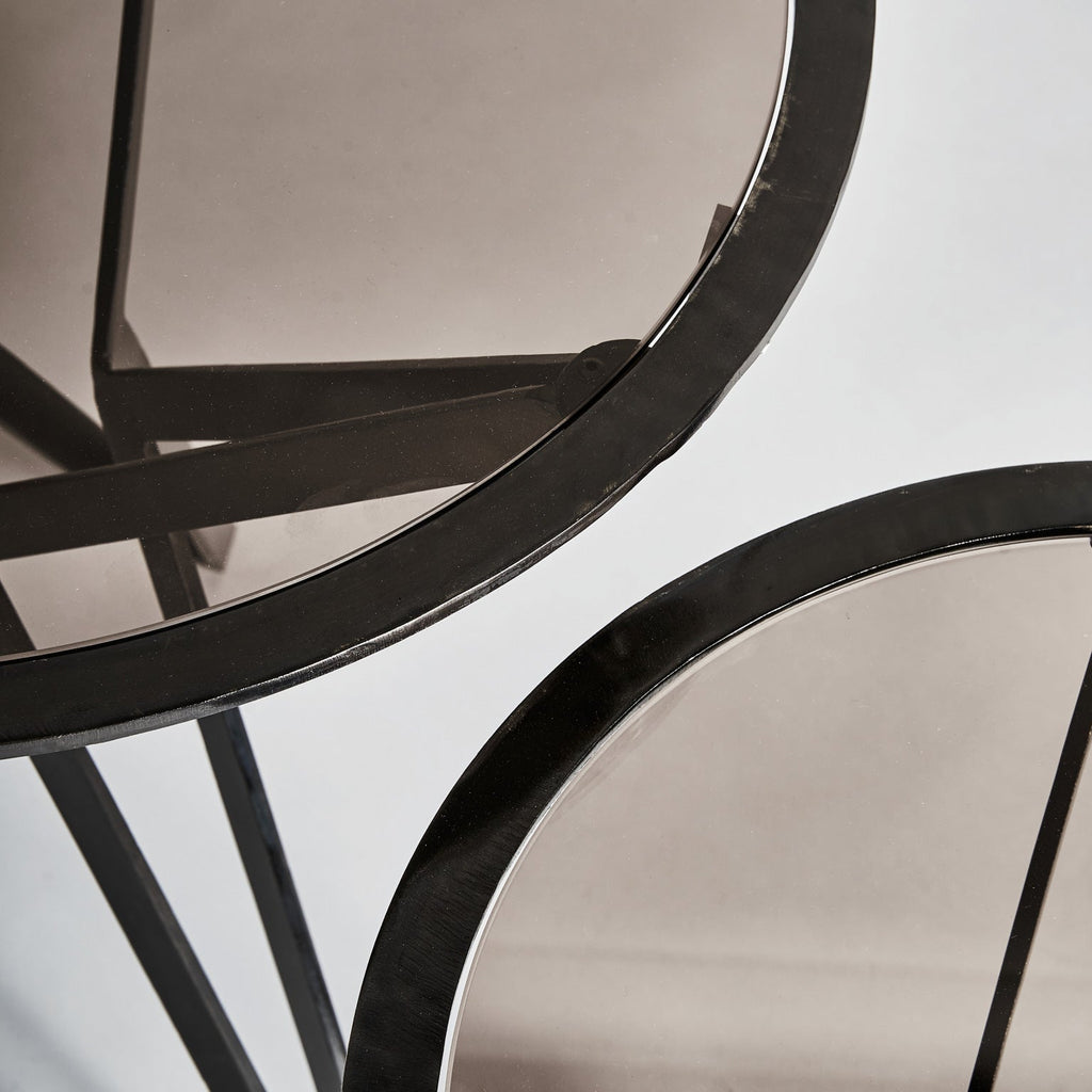 Schwarzes Beistelltisch Set aus Eisen mit Glasplatten - Maison Oudh
