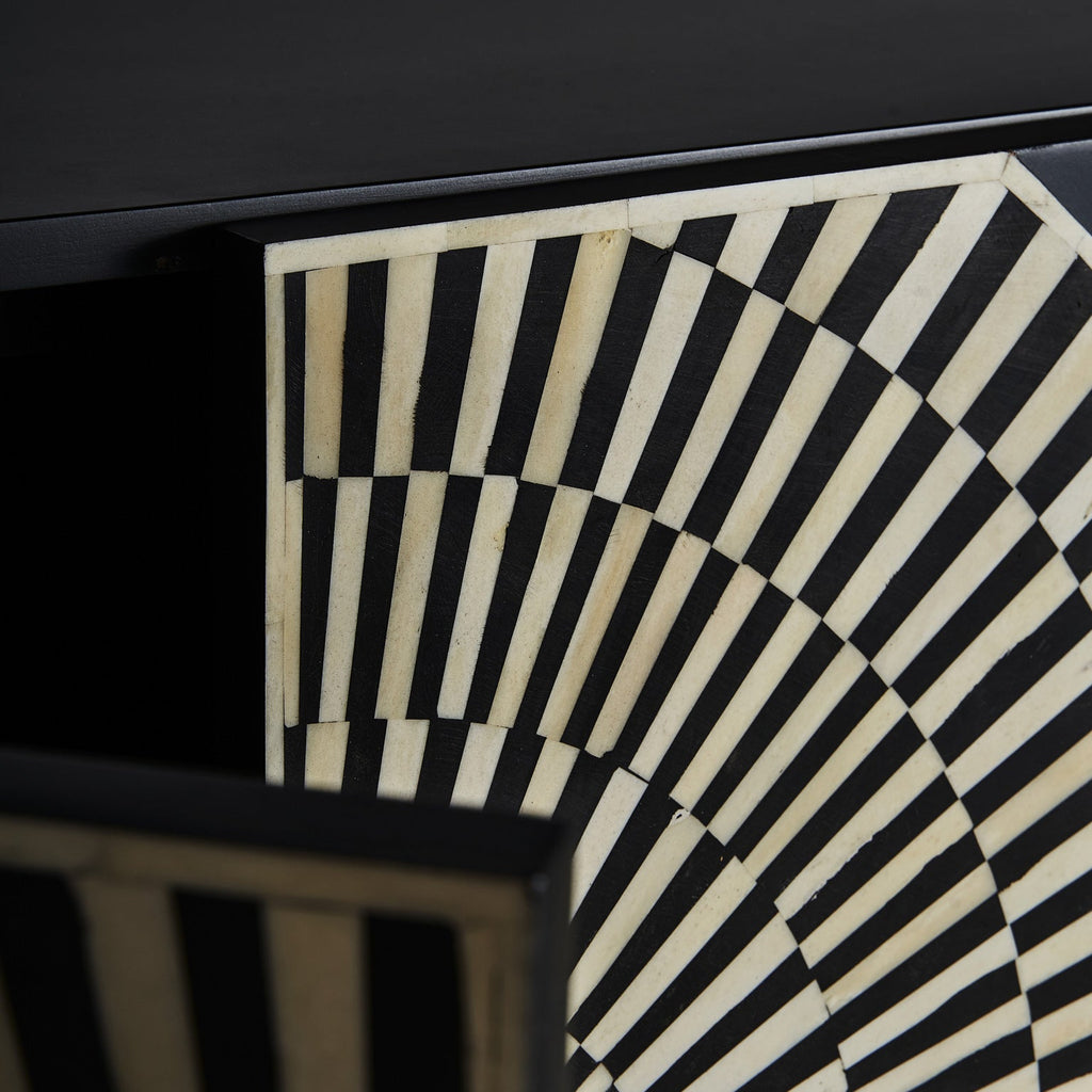 Sideboard Bone in Schwarz und Weiss mit goldenen Elementen - Maison Oudh