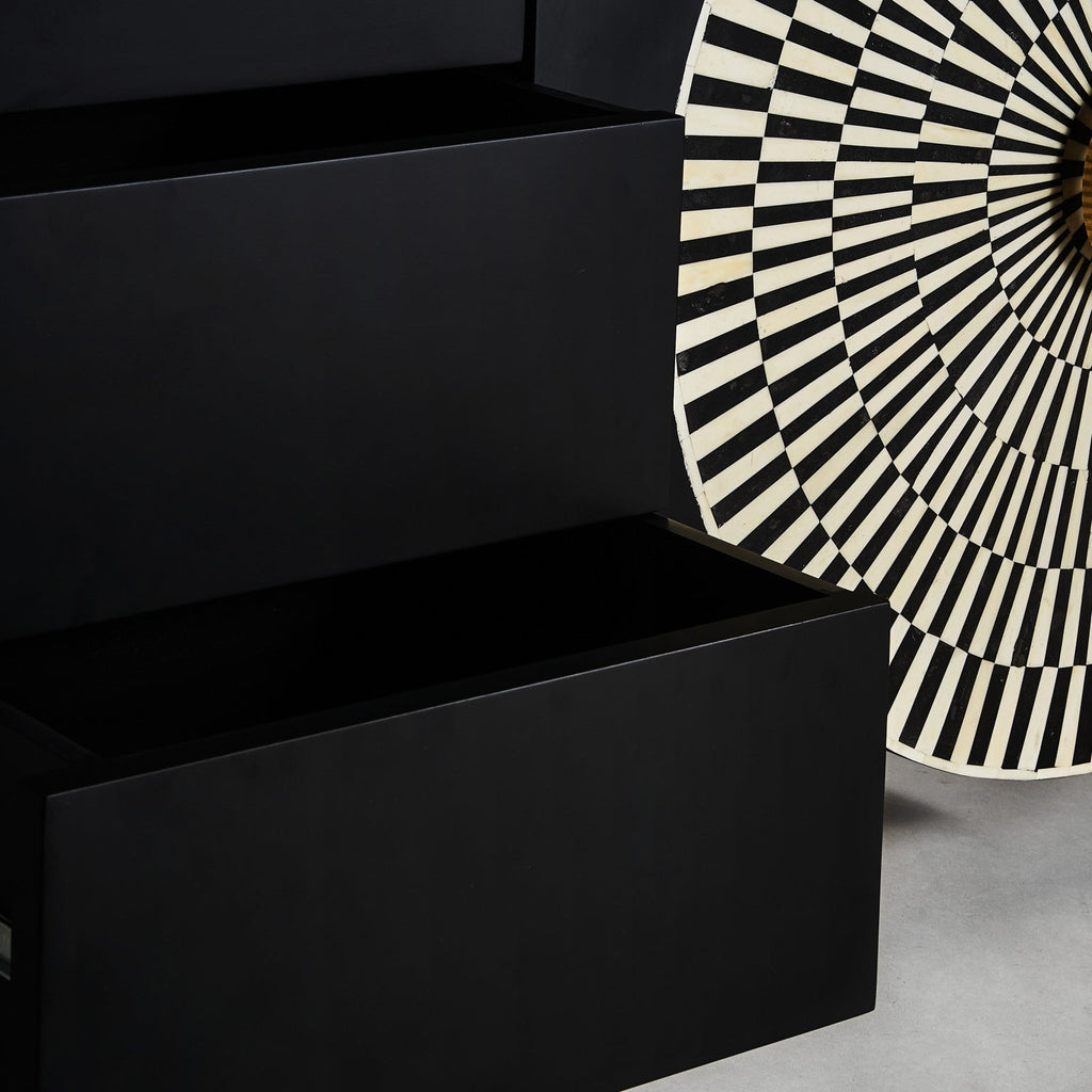 Sideboard Bone in Schwarz und Weiss mit goldenen Elementen - Maison Oudh