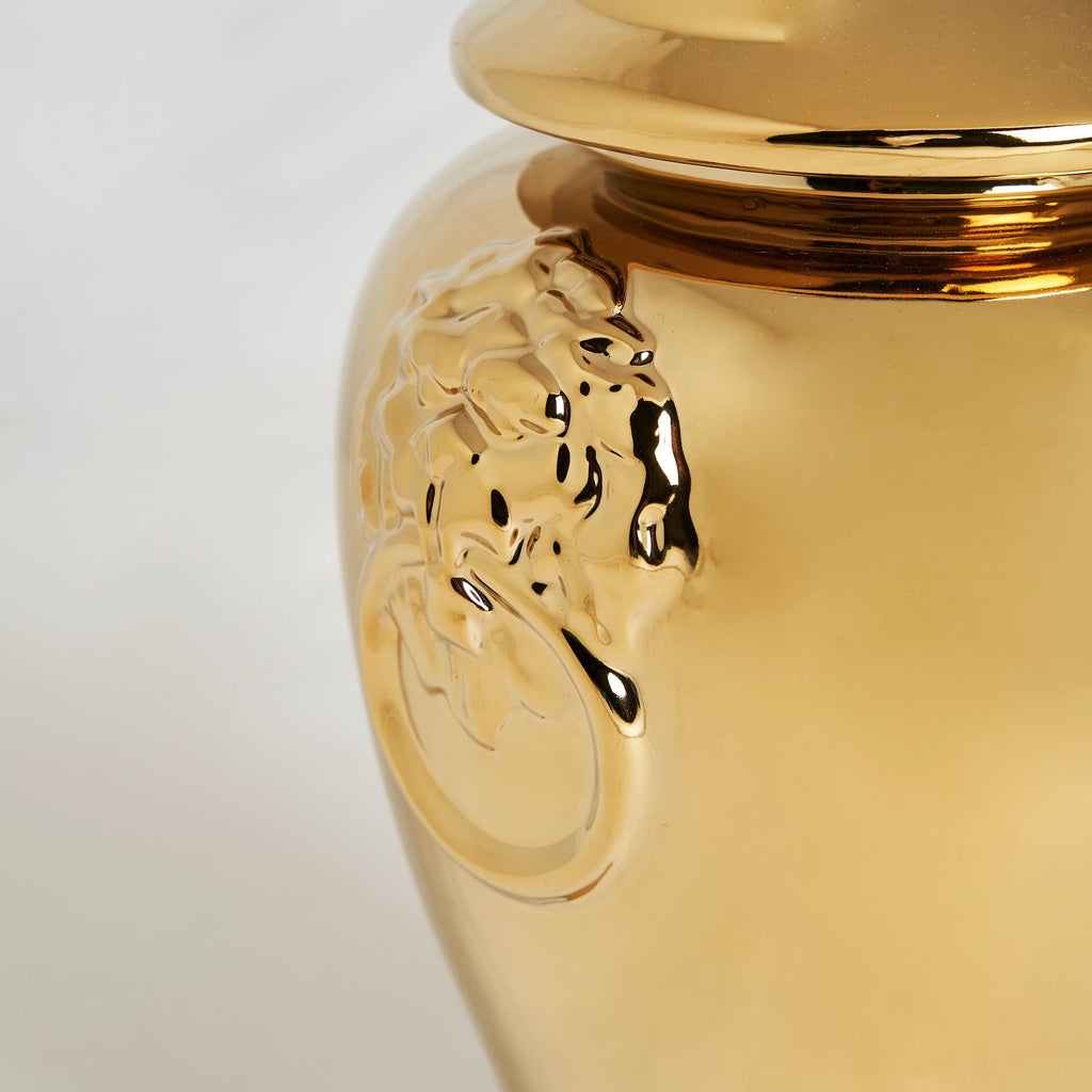 Vase hergestellt aus Keramik in Gold mit Deckel small - Maison Oudh